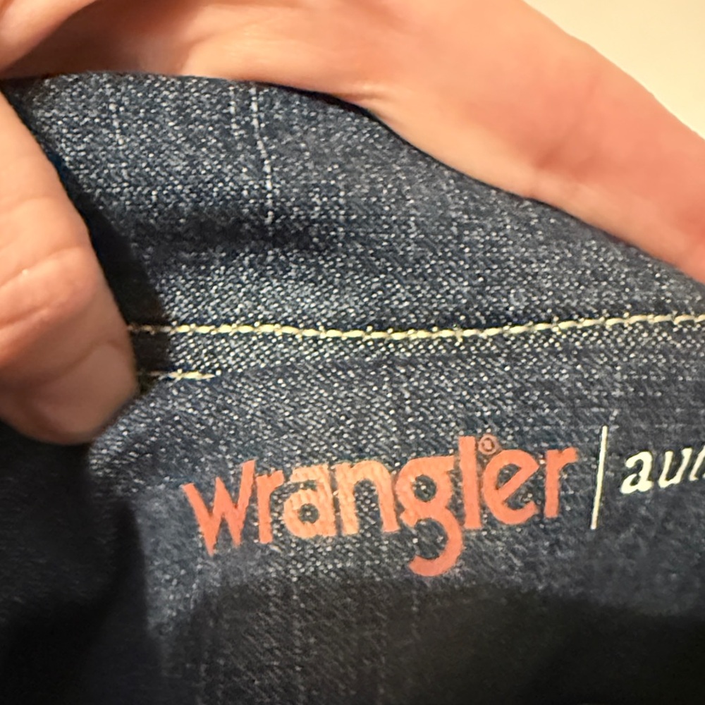 Wrangler Classic Blue Jean Jacket - Picture 2 of 8